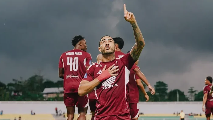 1761370679975-pemain-psm-makassar-victor-luiz-melakukan-selebrasi-usai-mencetak-gol-ke-gawang-arema-fc-1760866684862_169