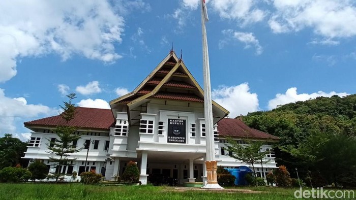 1761370701872-kantor-bupati-enrekang_169