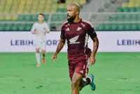 1761392262036-striker-psm-makassar-alex-tanque-tampil-sebagai-starter-saat-melawan-arema-fc-1760946759826_169