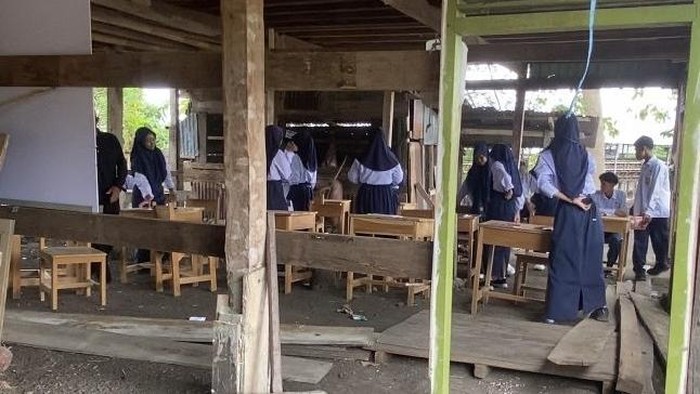 1761392366043-situasi-belajar-siswa-mts-guppi-lisu-di-soppeng-1761375803280_169