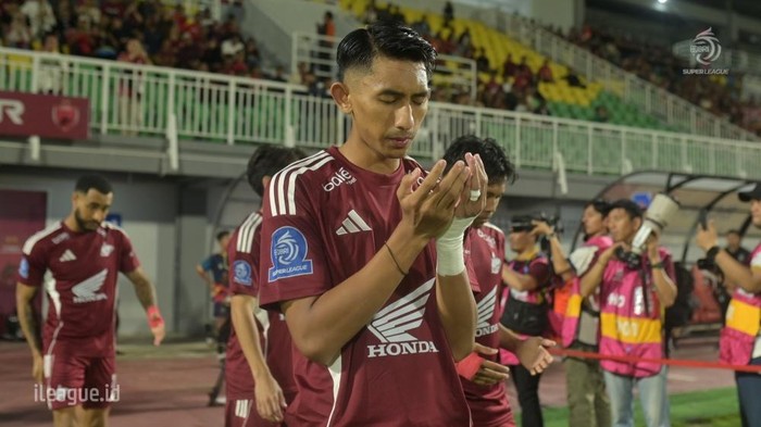 1761392398824-psm-makassar-dalam-laga-super-league-di-stadion-gelora-bj-habibie-1760494416350_169