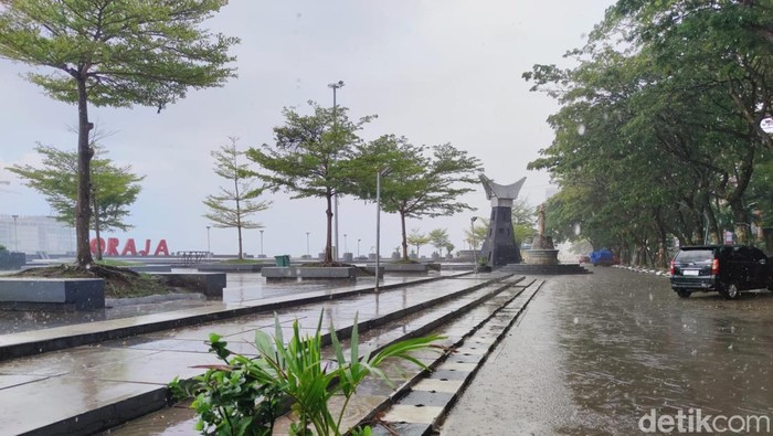1761544268825-ilustrasi-cuaca-hujan-di-kota-makassar-5_169