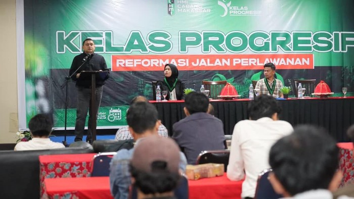 1761544296329-di-hadapan-kader-hmi-walkot-makassar-beberkan-7-program-prioritas-pemkot-1761532570064_169