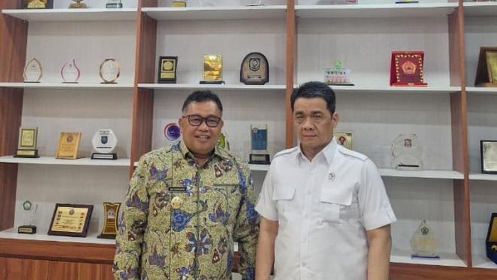 1761586942001-bupati-takalar-mohammad-firdaus-saat-menemui-wamendes-pdt-ahmad-riza-patria-di-kantor-kemendes-pdt-jakarta-dokumen-istimewa-1761570763701_169