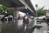 1761630730908-kondisi-hujan-deras-di-jalan-ap-pettarani-makassar-1_169