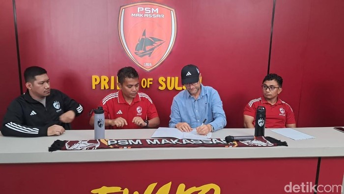 1761716958187-tomas-trucha-resmi-diperkenalkan-jadi-pelatih-baru-psm-makassar-1761708265615_169
