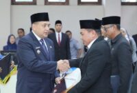 1761717005339-wali-kota-makassar-munafri-arifuddin-melantik-8-pejabatan-eselon-iii-dan-iv-1761706345456_169