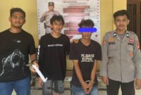 1761717092225-polisi-menangkap-pemuda-berinisial-mc-21-yang-menusuk-tangan-ibu-kandungnya-menggunakan-sebilah-badik-di-mamuju-1761701675306_169