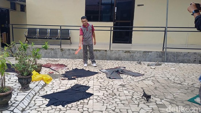 1761738179871-polisi-olah-tkp-duel-maut-2-pria-di-pangkep-1761638934030_169