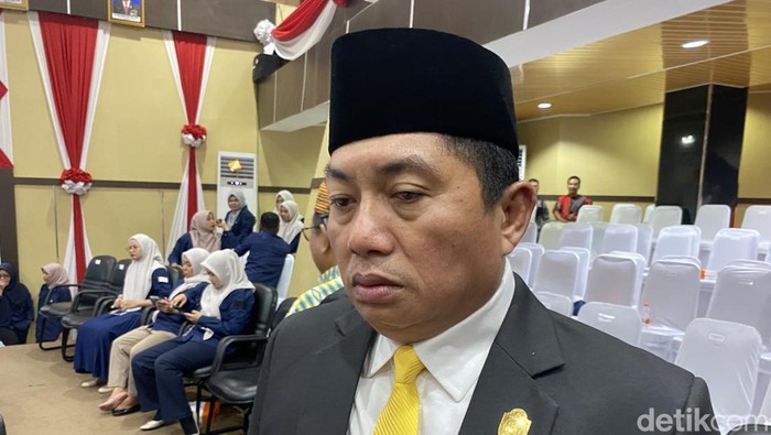 1761738372031-ketua-dprd-parepare-kaharuddin-kadir-1761729575334_169
