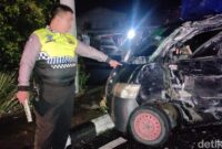 1761738526580-polisi-melakukan-olah-tkp-di-lokasi-kecelakaan-1761718026164_169