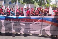 1761803279827-massa-dpw-fspmi-sulsel-melakukan-aksi-demonstrasi-di-kantor-disnaker-terkait-umk-makassar-2026-kamis-30102025-1761794587346_169