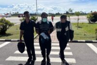 1761846548609-anggota-kkb-konara-enumbi-tengah-saat-dibawa-untuk-dilimpahkan-ke-kejari-nabire-1761831154234_169