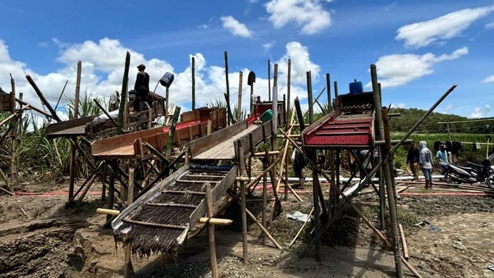 1761846833533-lokasi-tambang-emas-ilegal-yang-didanai-oknum-kades-di-boalemo-1761824737882_169