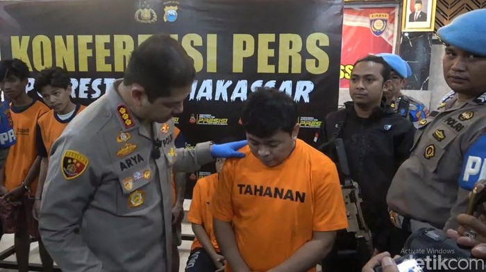 1761889972384-tampang-guru-ngaji-yang-diduga-cabuli-komika-eky-priyagung-di-makassar-1746517970501_169