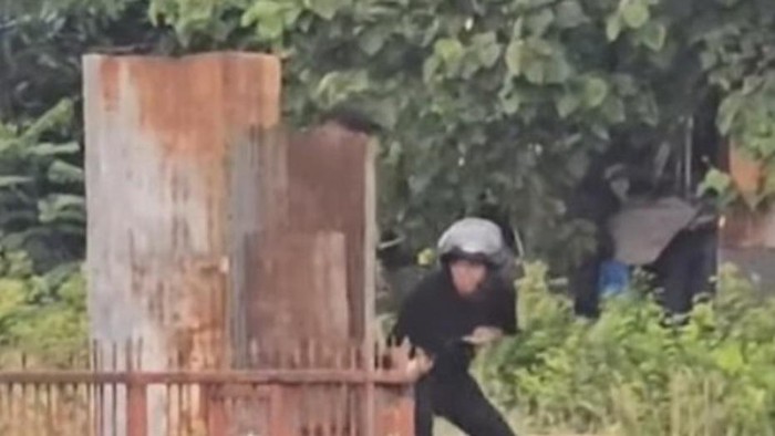 1761889983071-perang-antarwarga-pecah-di-pekuburan-baroangin-makassar-1761877761926_169