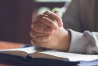 1761890212655-ilustrasi-doa-di-atas-alkitab-1754377858708_169