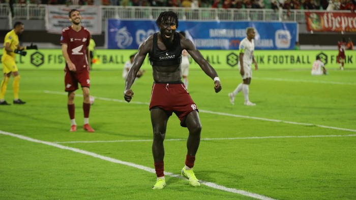 1761911243897-balotelli-mencetak-gol-penentu-kemenangan-psm-makassar-atas-malut-united-dalam-laga-liga-1-20242025-di-stadion-gelora-bj-habib-1746913928923_169