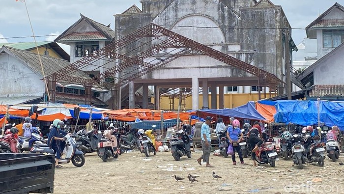 1761933224161-parkiran-di-pasar-lakessi-parepare-1761909409591_169