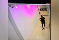 1761996974929-penampakan-oknum-tni-inisial-praka-s-membawa-senjata-api-laras-panjang-sebelum-mengamuk-di-salah-satu-bank-bumn-di-gowa-1758795536925_169