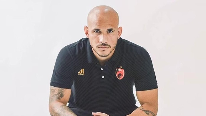 1762321578225-psm-makassar-memperkenalkan-savio-roberto-sebagai-pemain-asing-barunya-menyambut-super-league-20252026-1753242182218_169