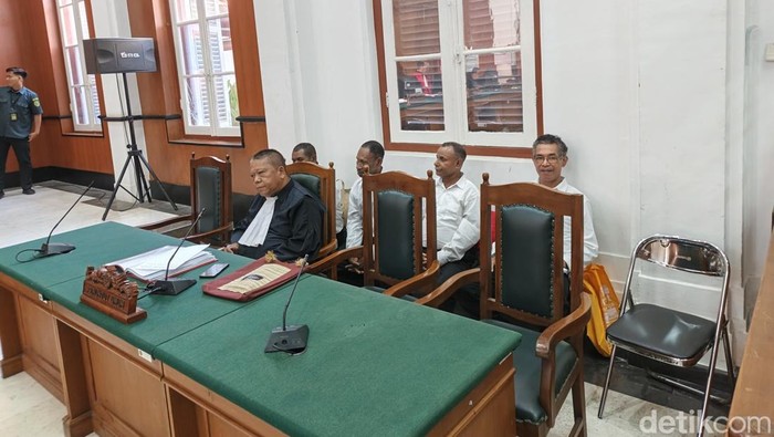 1762408206730-terdakwa-kasus-dugaab-makar-papua-menjalani-sidang-di-pn-makassar-1758603056179_169