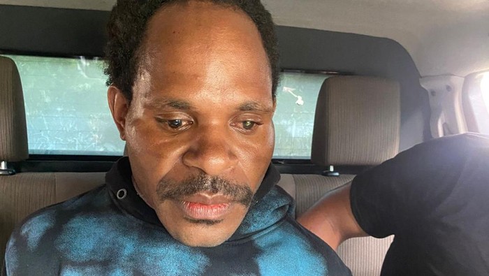 1762451260570-anggota-kkb-jaringan-aibon-kogoya-bernama-jayainus-pogau-alias-supi-pogau-ditangkap-polisi-di-nabire-papua-tengah-1762440392808_169