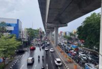 1762451574531-ilustrasi-cuaca-hujan-di-kota-makassar-10_169