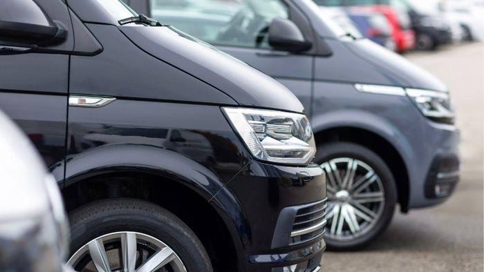 1762516014933-ilustrasi-mobil-bekas-1757911667587_169