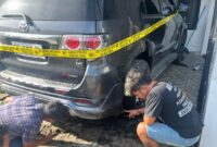 1762516043797-polisi-melakukan-olah-tempat-kejadian-perkara-dari-kasus-pembakaran-satu-unit-mobil-milik-pengurus-demokrat-sinjai-1762258626015_169