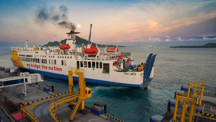 1762537559529-ilustrasi-kapal-feri_169