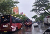 1762537652037-ilustrasi-cuaca-hujan-di-kota-makassar-1_169