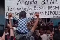 1762688680770-momen-balita-bernama-bilqis-4-digendong-ayahnya-saat-disambut-kedatangannya-oleh-warga-di-makassar-1762685106114_169