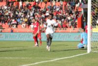 1762688757265-striker-psm-makassar-abu-kamara-mencetak-gol-ke-gawang-semen-padang-dalam-laga-super-league-20252026-di-stadion-h-agus-salim-p-1755866207568_169