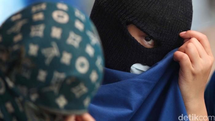 1762926615935-pencurian-benda-sakral_169