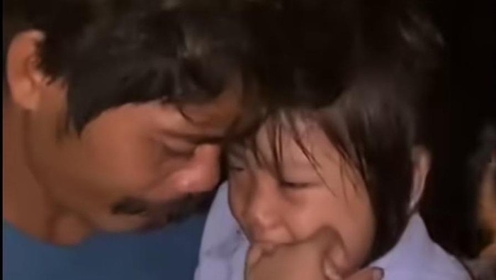 1762927028220-suasana-haru-menyelimuti-proses-penjemputan-bilqis-dari-suku-anak-dalam-di-jambi-1762853141577_169