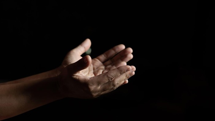 1762969747349-ilustrasi-berdoa_169