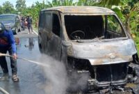 1762970171470-mobil-kas-bank-bni-hangus-terbakar-di-polman-1762947687614_169