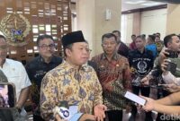 1763034430168-menteri-atrkepala-bpn-nusron-wahid-saat-memberikan-keterangan-terkait-kasus-sengketa-lahan-jk-1763021500963_169