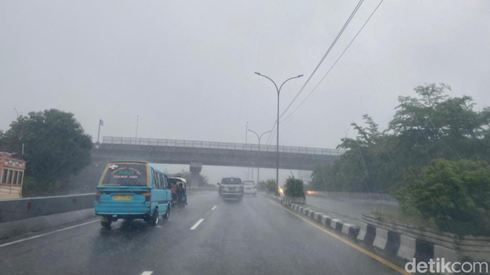 1763056231819-ilustrasi-hujan-di-makassar_169