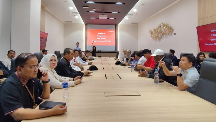 1763099054431-walkot-kendari-siska-mengikuti-kppd-di-singapura-dokumen-istimewa-1763092134744_169