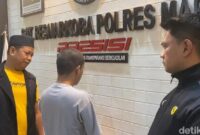 1763120768878-polisi-menangkap-seorang-pria-berinisial-hr-24-yang-diduga-menjadi-kurir-sabu-di-area-bandara-internasional-sultan-hasanuddin--1763097871909_169