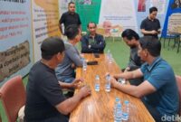 1763314569930-anggota-komisi-iii-dpr-ri-rudianto-lallo-tengah-bersama-jajaran-personel-polrestabes-makassar-yang-menyelamatkan-bilqis-dari-p-1763301211541_169