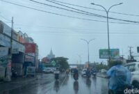 1763314981697-ilustrasi-hujan-di-makassar_169