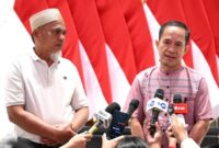 1763335638743-2-guru-luwu-utara-terima-kasih-ke-prabowo-usai-nama-baiknya-dipulihkan-1762993002025_169