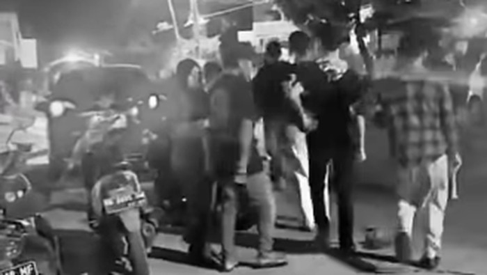 1763358662941-oknum-tni-au-menikam-pria-hingga-tewas-di-sudiang-makassar-1763354281696_169