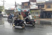 1763358722855-hujan-di-makassar-3_169