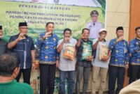 1763401625555-penyaluran-secara-simbolis-bibit-padi-program-mandiri-benih-di-aula-dinas-tanaman-pangan-hortikultura-perkebunan-dan-ketahanan-1763386973791_169