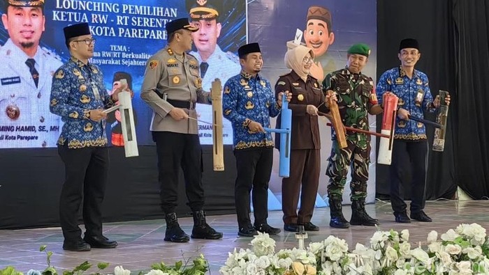 1763401858593-pemkot-parepare-melaunching-pemilihan-ketua-rt-rw-secara-serentak-1763380094469_169