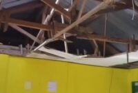 1763464008485-atap-dan-plafon-sdn-156-kalukubodo-di-kabupaten-bulukumba-ambruk-1763096976402_169